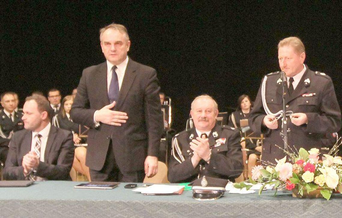 Waldemar Pawlak przyleciał do strażaków (zdjęcia) Waldemar Pawlak przyleciał do strażaków (zdjęcia)