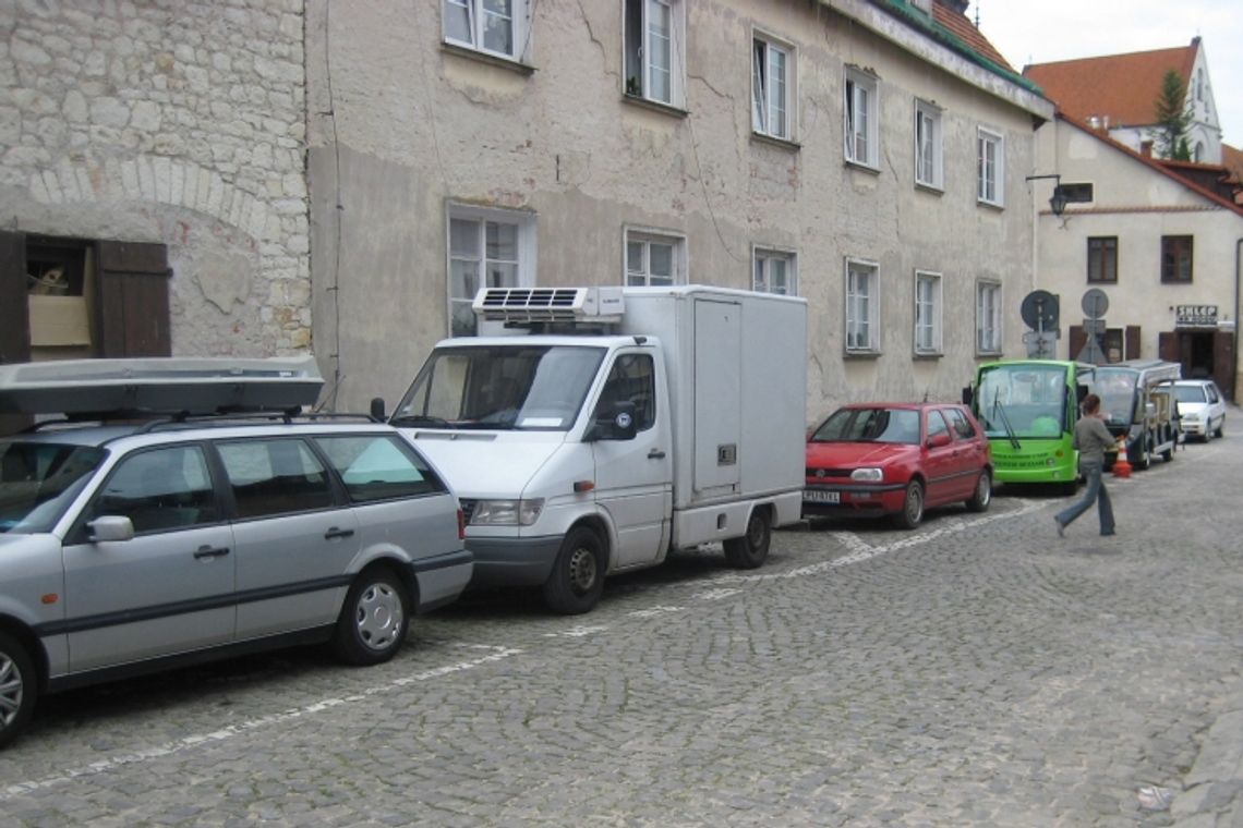 Walka o klienta w Kazimierzu. Chcą przesunąć miejsca dla niepełnosprawnych