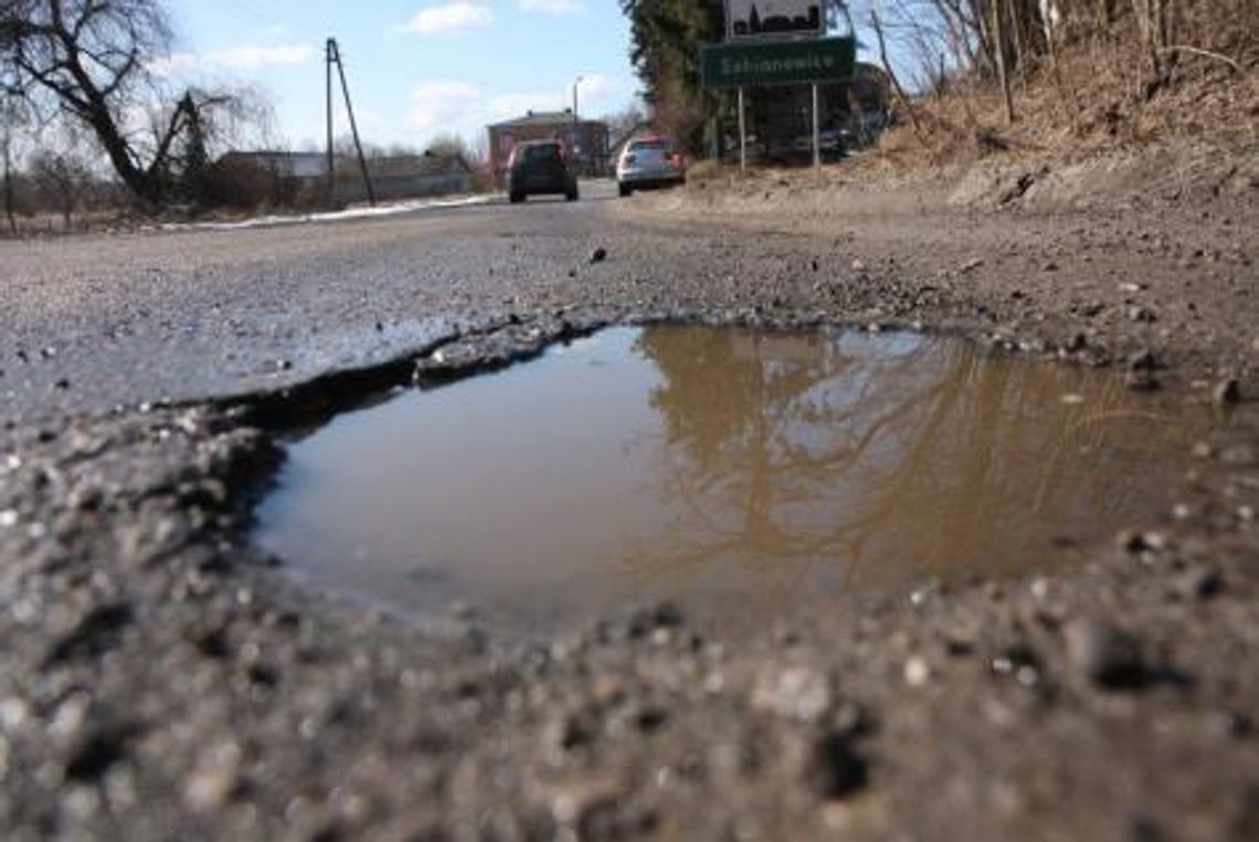 Walka o odszkodowanie za uszkodzenie auta na dziurze - poradnik Walka o odszkodowanie za uszkodzenie auta na dziurze - poradnik