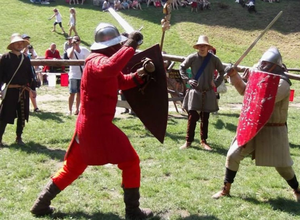 Walki rycerskie, pokazy dawnej broni i rzemiosła Walki rycerskie, pokazy dawnej broni i rzemiosła