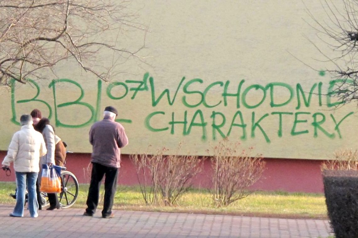 Wandal pomazał bloki, prokuratura umarza sprawę