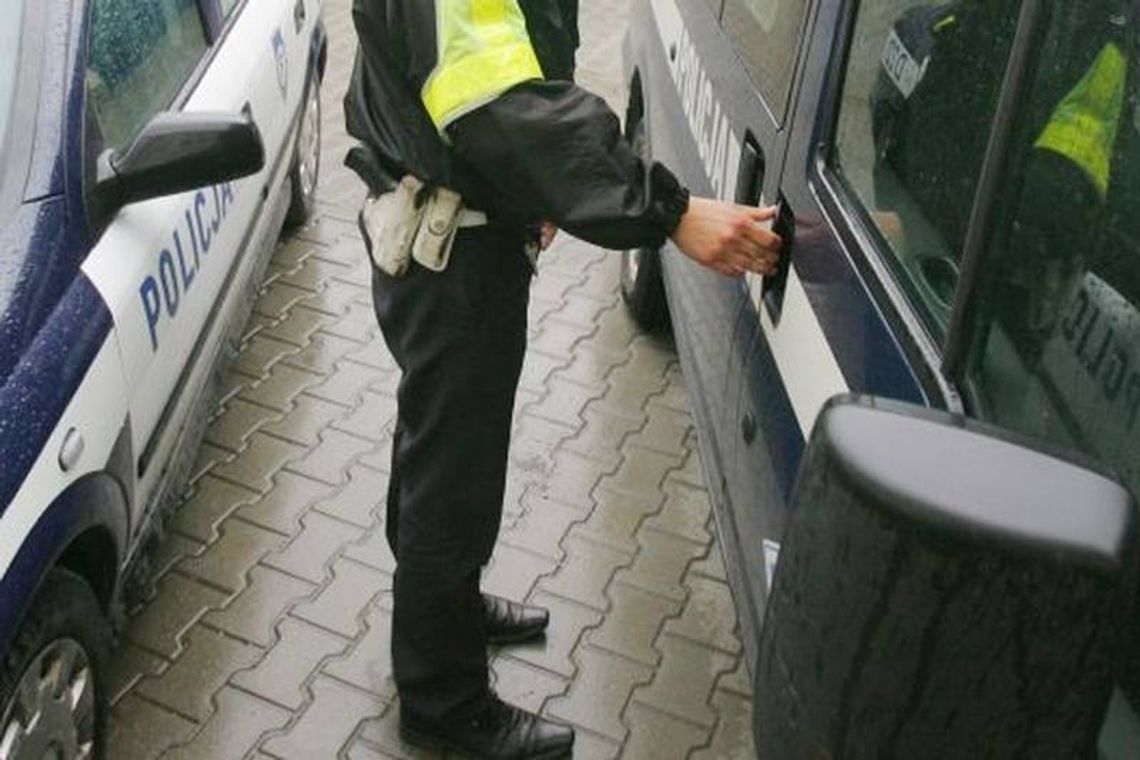 Wandale usiłowali odbić kompana z rąk policji