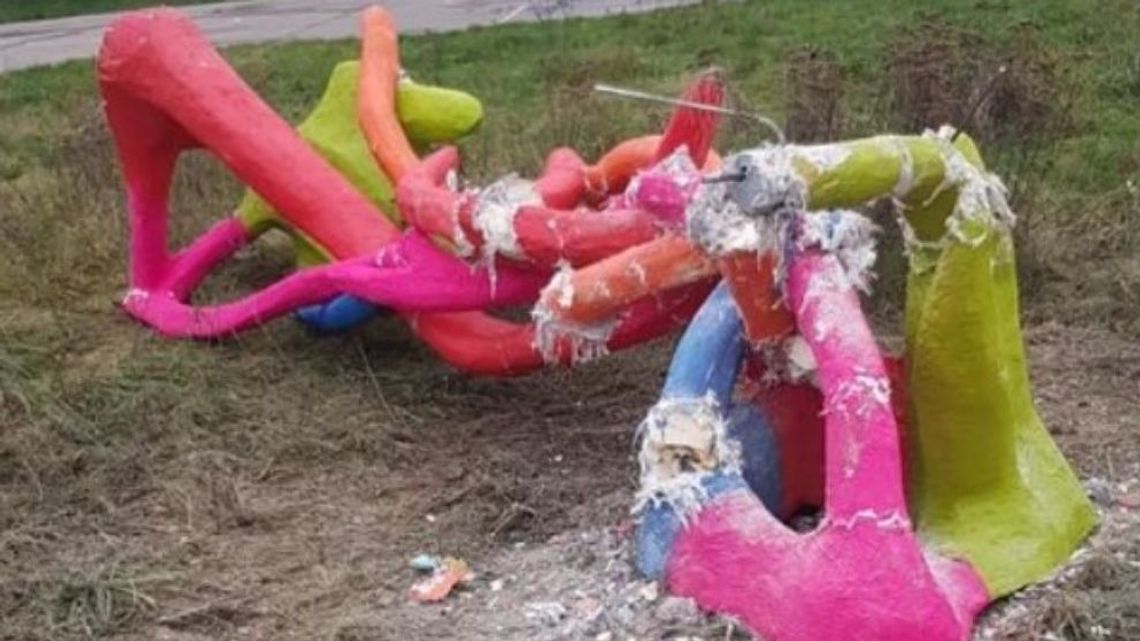 Wandale zniszczyli rzeźbę nad Bystrzycą. Stała dwa dni Wandale zniszczyli rzeźbę nad Bystrzycą. Stała dwa dni