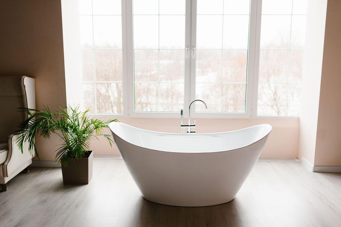 Wanna wolnostojąca i strefa SPA – kompletny przewodnik po wyposażeniu łazienki Wanna wolnostojąca i strefa SPA – kompletny przewodnik po wyposażeniu łazienki