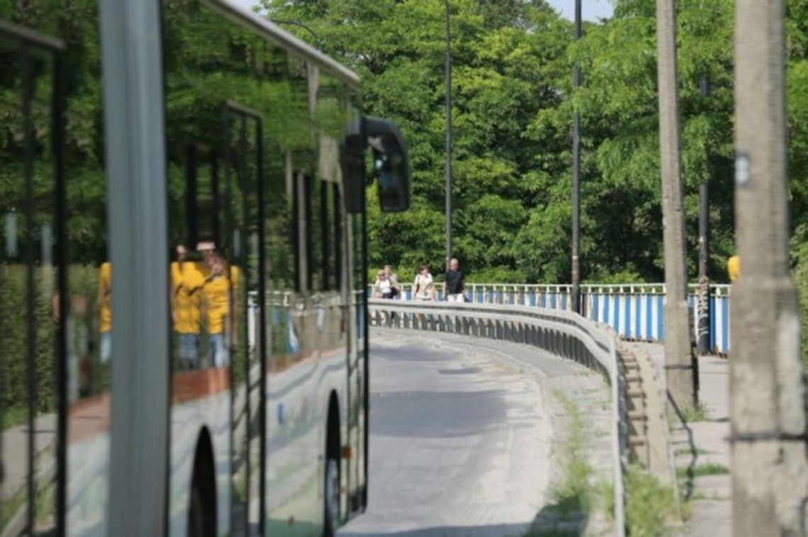 Wąski przejazd przez ul. Filaretów: Utrudnienia w okolicy wiaduktów Wąski przejazd przez ul. Filaretów: Utrudnienia w okolicy wiaduktów
