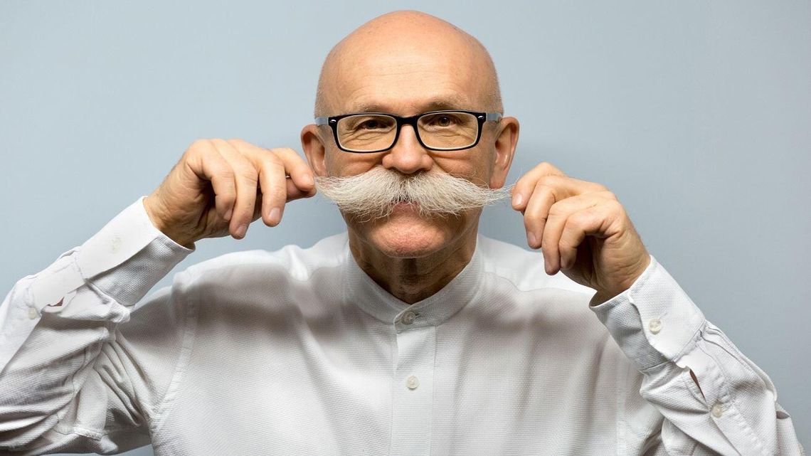 Wąsy są jego znakiem rozpoznawczym. Ogłosili konkurs i szukają sobowtóra Wąsy są jego znakiem rozpoznawczym. Ogłosili konkurs i szukają sobowtóra