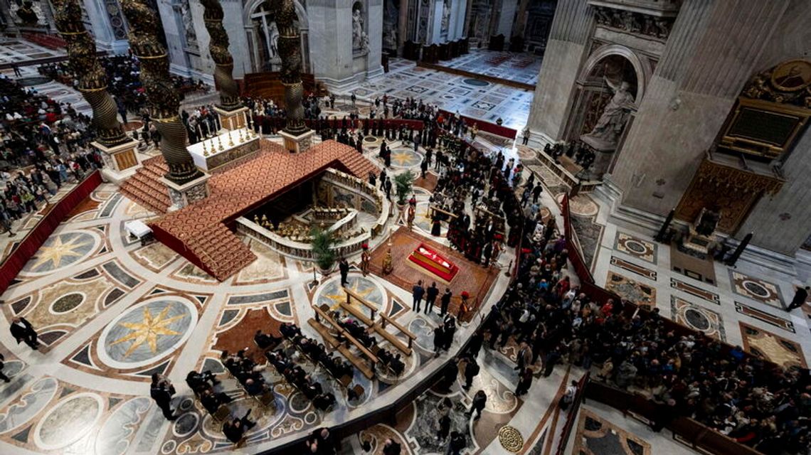 Watykan przygotowuje się do pogrzebu papieża Franciszka Watykan przygotowuje się do pogrzebu papieża Franciszka