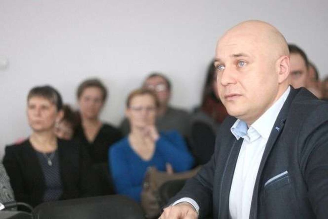 Wąwolnica: Mieszkańcy zebrali podpisy. Będzie referendum w sprawie odwołania wójta