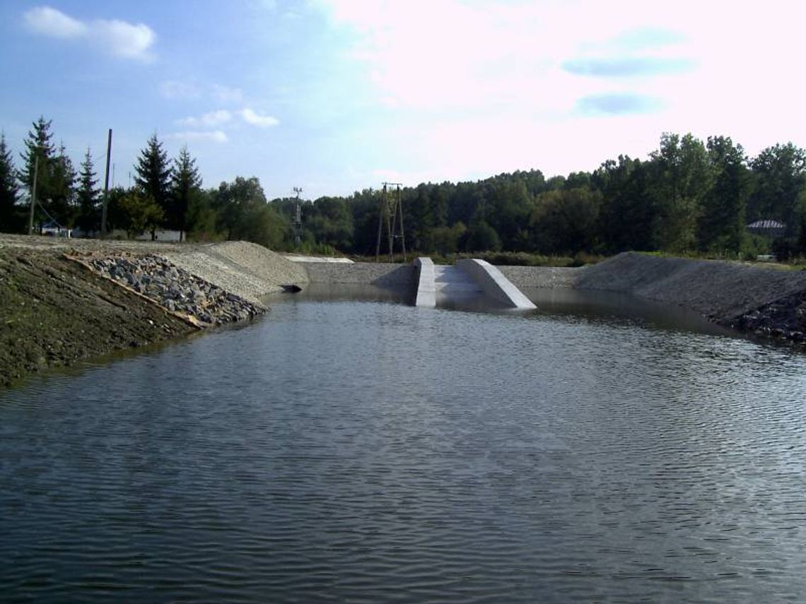 Wąwolnica: Szukają inwestora, który dokończy budowę zalewu