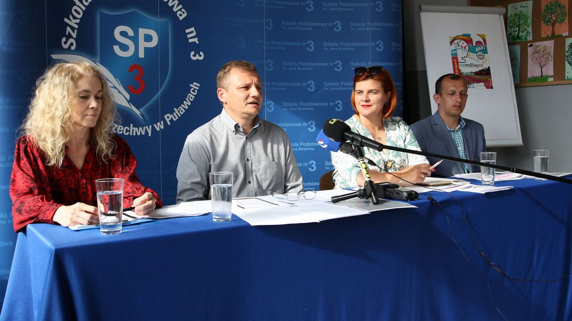 Ważą się losy szkoły. Rodzice proszą o czas i próbują przekonać prezydenta Puław Ważą się losy szkoły. Rodzice proszą o czas i próbują przekonać prezydenta Puław