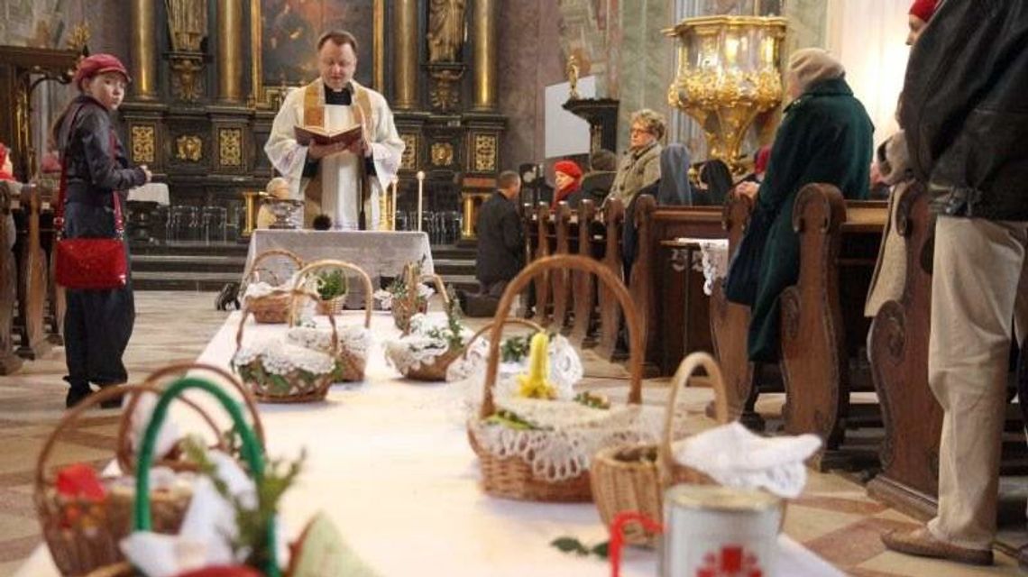 Ważne zalecenia metropolity lubelskiego na Wielki Tydzień. Nie będzie całowania krzyża