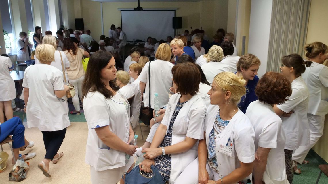 "Wcielamy się w rolę rodziny, psychologa a nawet księdza". Pielęgniarki z Lublina chcą podwyżek "Wcielamy się w rolę rodziny, psychologa a nawet księdza". Pielęgniarki z Lublina chcą podwyżek