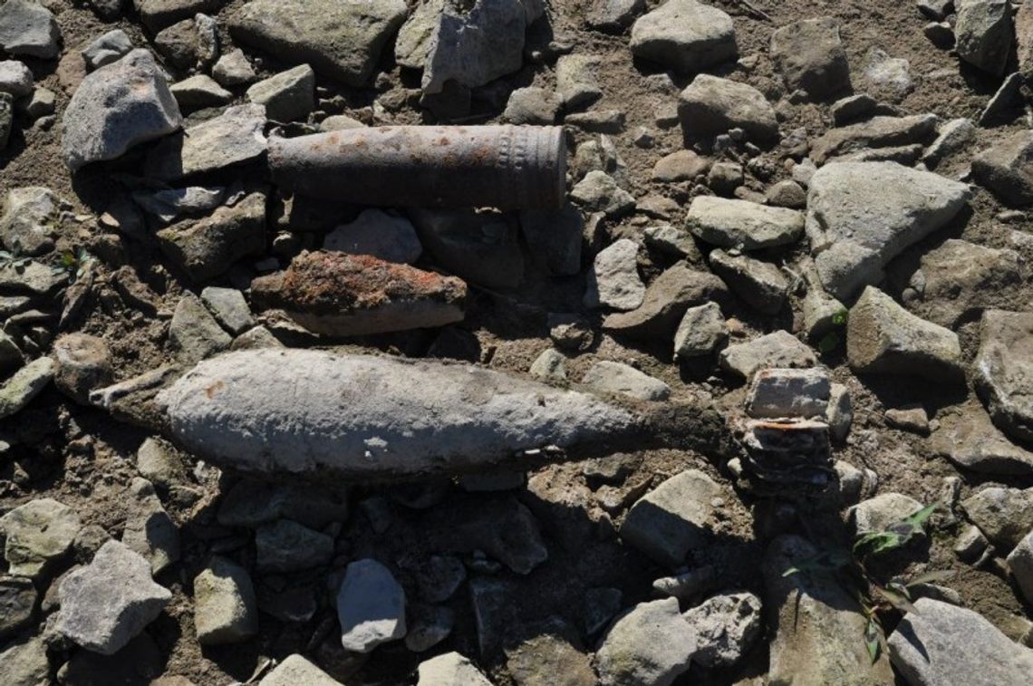 Wędkarz znalazł granaty na brzegu Wisły