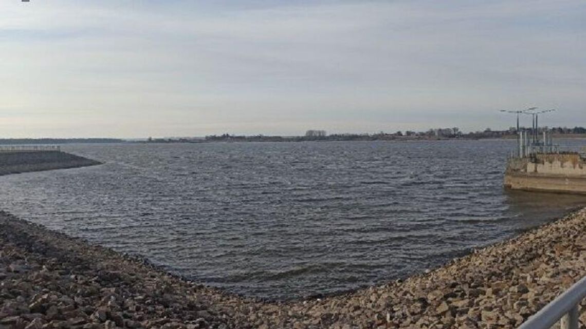 Wędkarze wypadli z łódki. Dla jednego z nich zakończyło się to tragicznie 