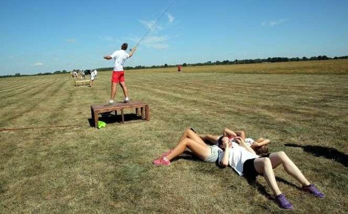 Wędkowali na lotnisku w Radawcu