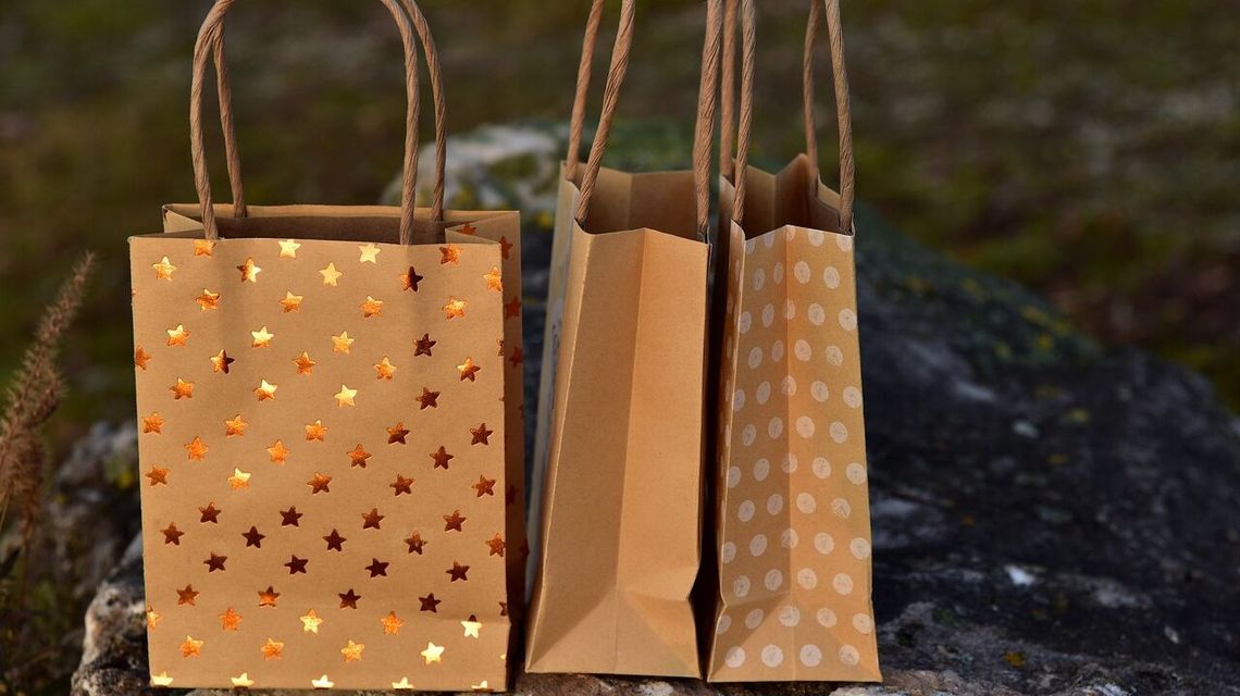 Wędrujące, używane torby na prezenty. Masz na zbyciu? Oddaj