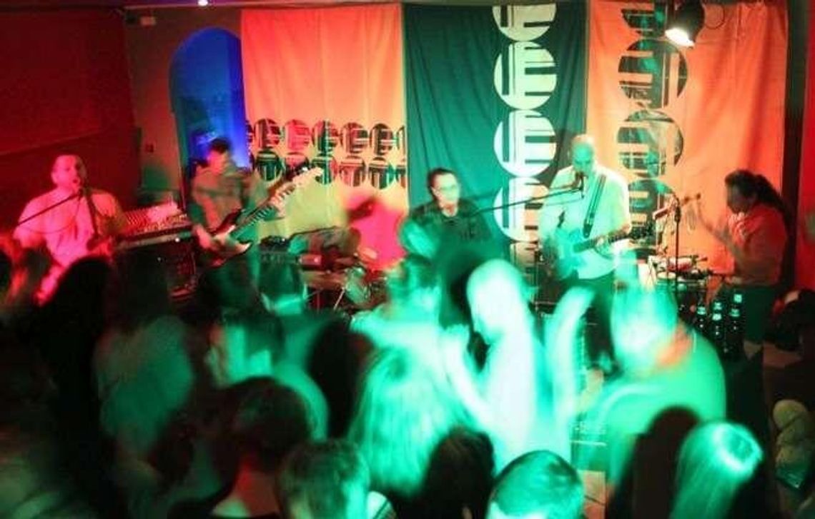 Weekend na Moście: Koncerty Komische Pilze i Hot Rod i potańcówka