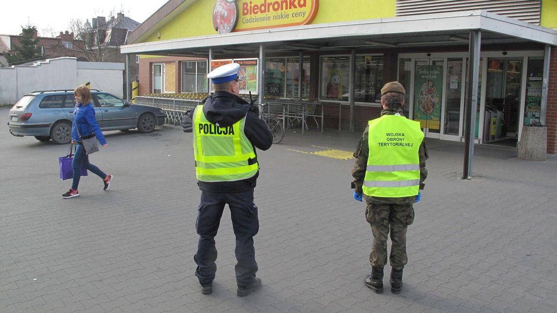 Weekend pod okiem mundurowych. 400 zł mandatu za bieganie po parku