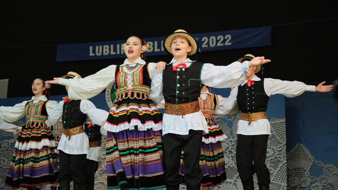 Weekend z folklorem w Muszli Koncertowej. "Kaniorowcy" szaleją na scenie [zdjęcia]