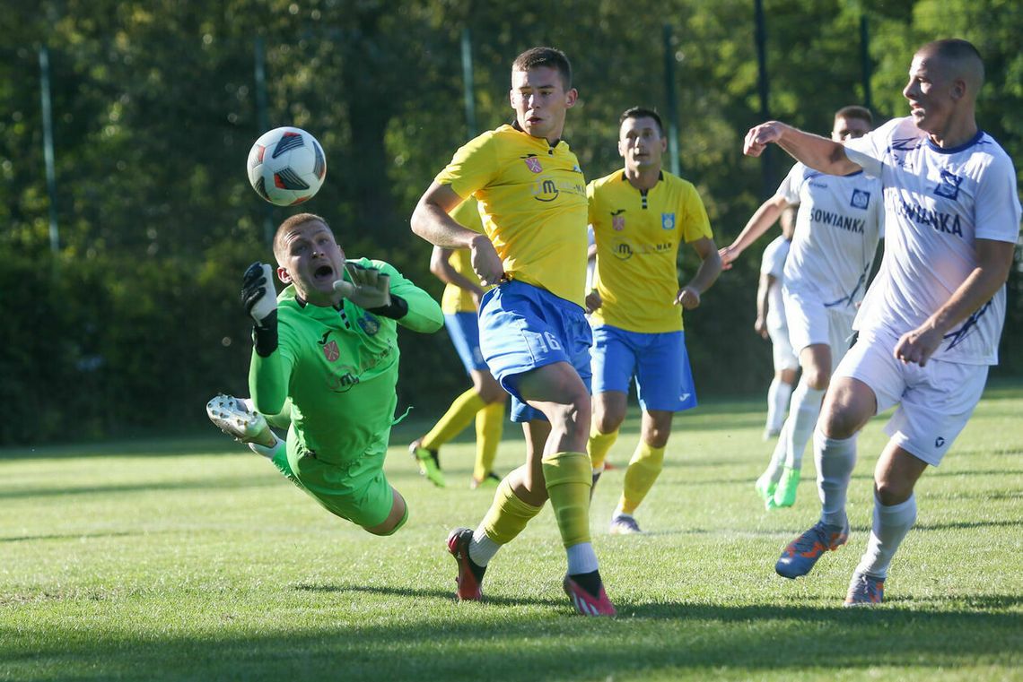 Wejście smoka, gra do końca i remis w meczu Cisowianka Drzewce – Stal Kraśnik [zdjęcia]