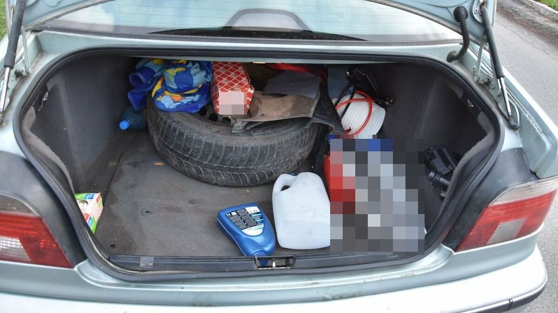 Wepchnęli 12-latka do bagażnika i wozili go po osiedlu