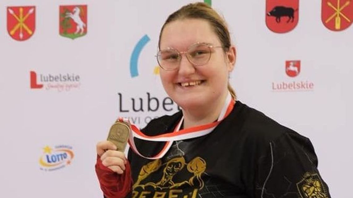Weronika Bochen ze złotym medalem podczas Ogólnopolskiej Olimpiady Młodzieży w boksie Weronika Bochen ze złotym medalem podczas Ogólnopolskiej Olimpiady Młodzieży w boksie