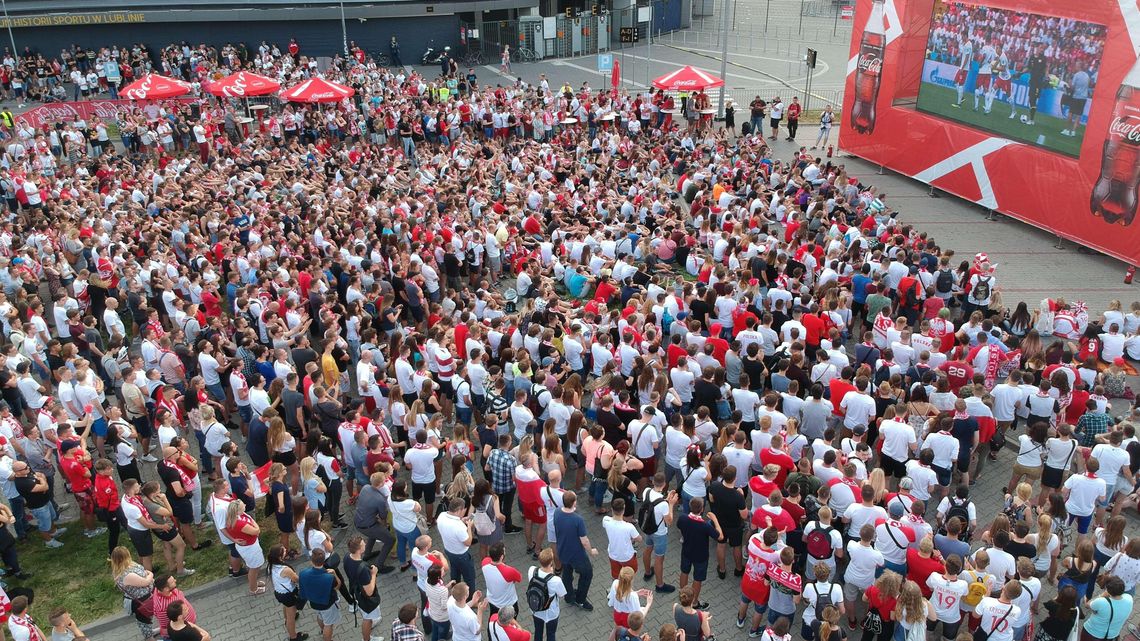 Wesoły początek, smutny koniec. Kilka tysięcy kibiców przy Arenie Lublin [zdjęcia z drona]