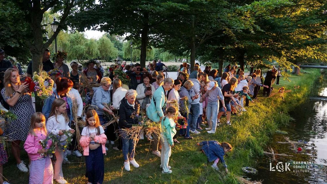 Wianki popłynęły Krzną. Tradycyjnie i słowiańsko w Łukowie Wianki popłynęły Krzną. Tradycyjnie i słowiańsko w Łukowie