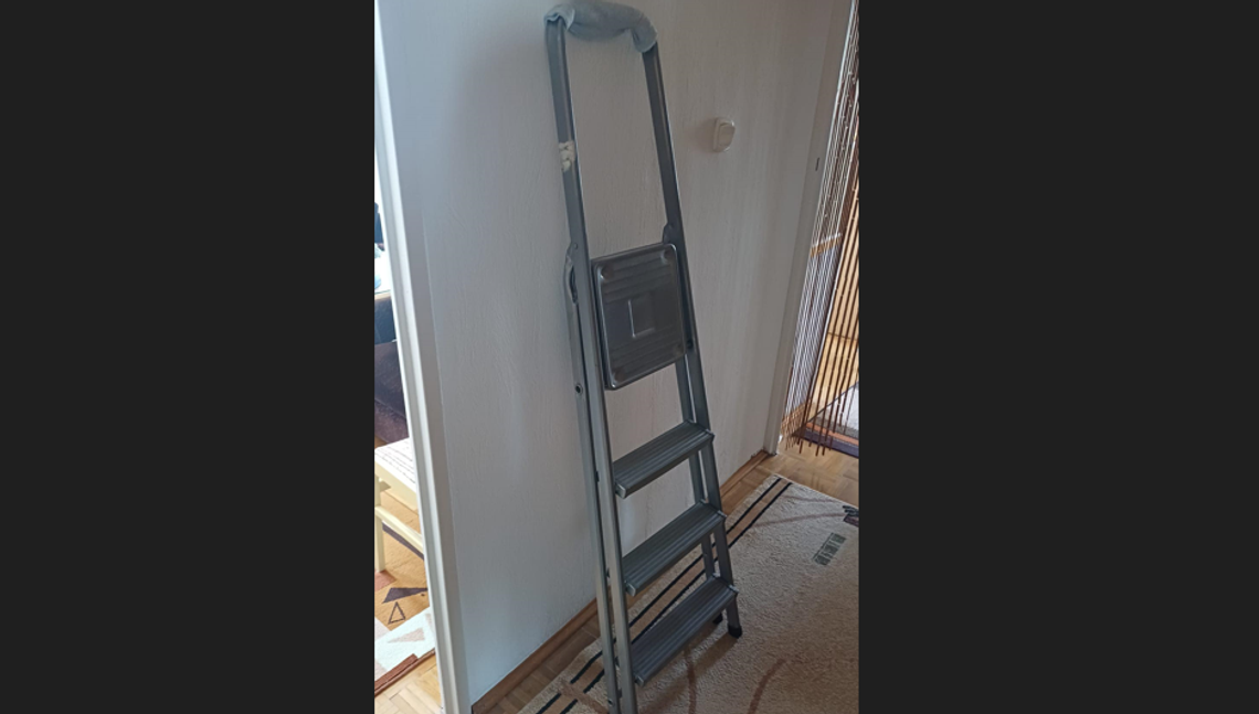 Wiatr uwięził kobietę we własnym mieszkaniu