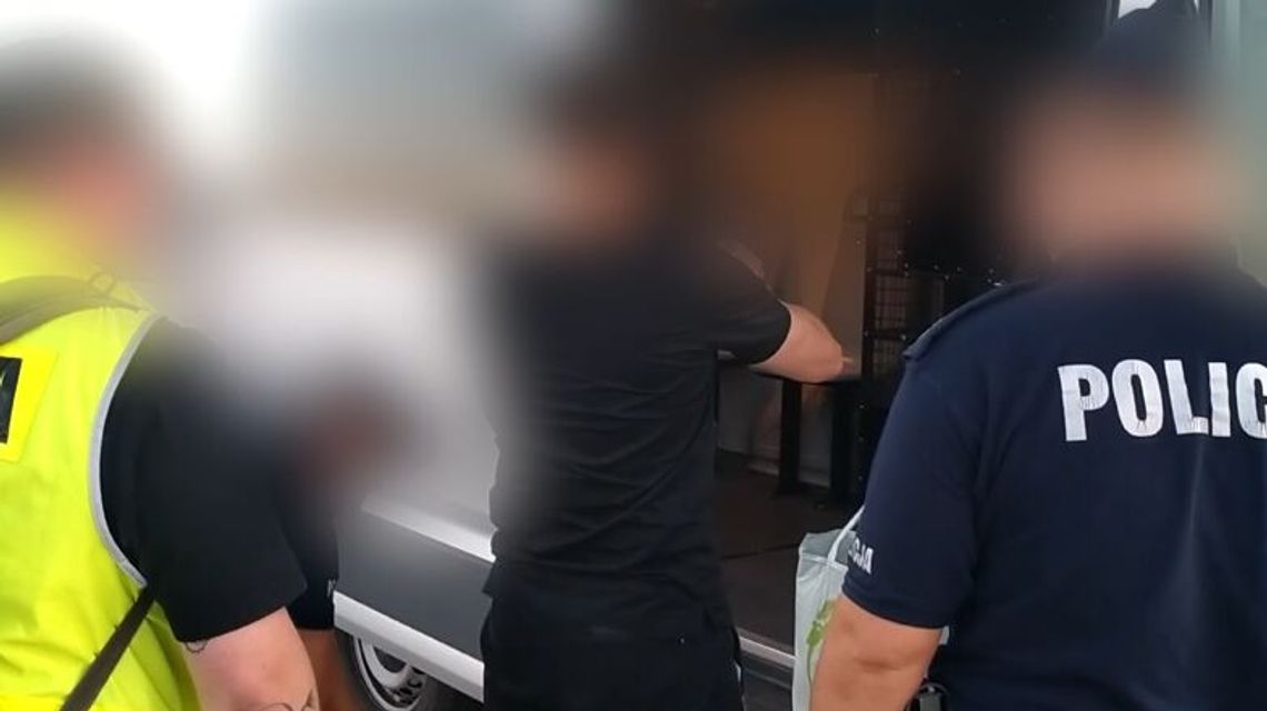 Wiązał i bił młotkiem. Po 19 latach Ukrainiec wpadł w ręce policji