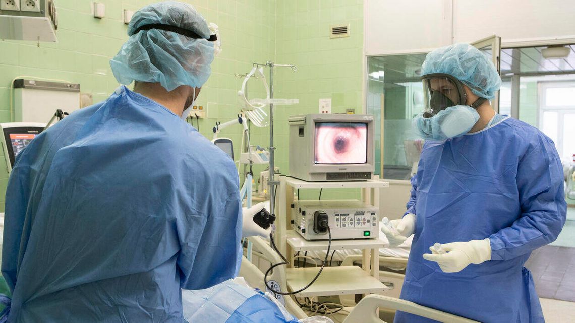 Wiceminister ujawnia pandemiczne dane. Lawinowy wzrost zachorowań