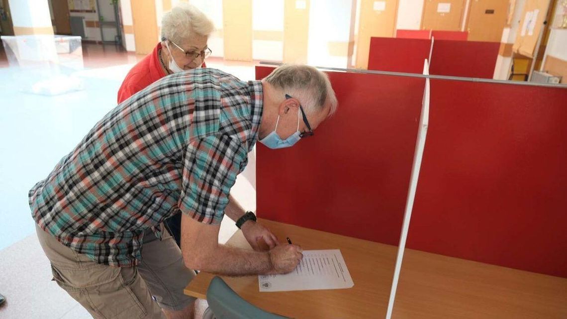 Wiceminister zdrowia: Wprowadzamy pierwszeństwo w II turze wyborów m.in. dla seniorów i ciężarnych