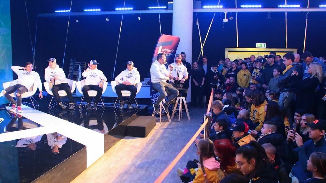 Wicemistrzostwo zdobyte, zdjęcie z kibicami zrobione. Żużlowy Motor Lublin podsumował sezon