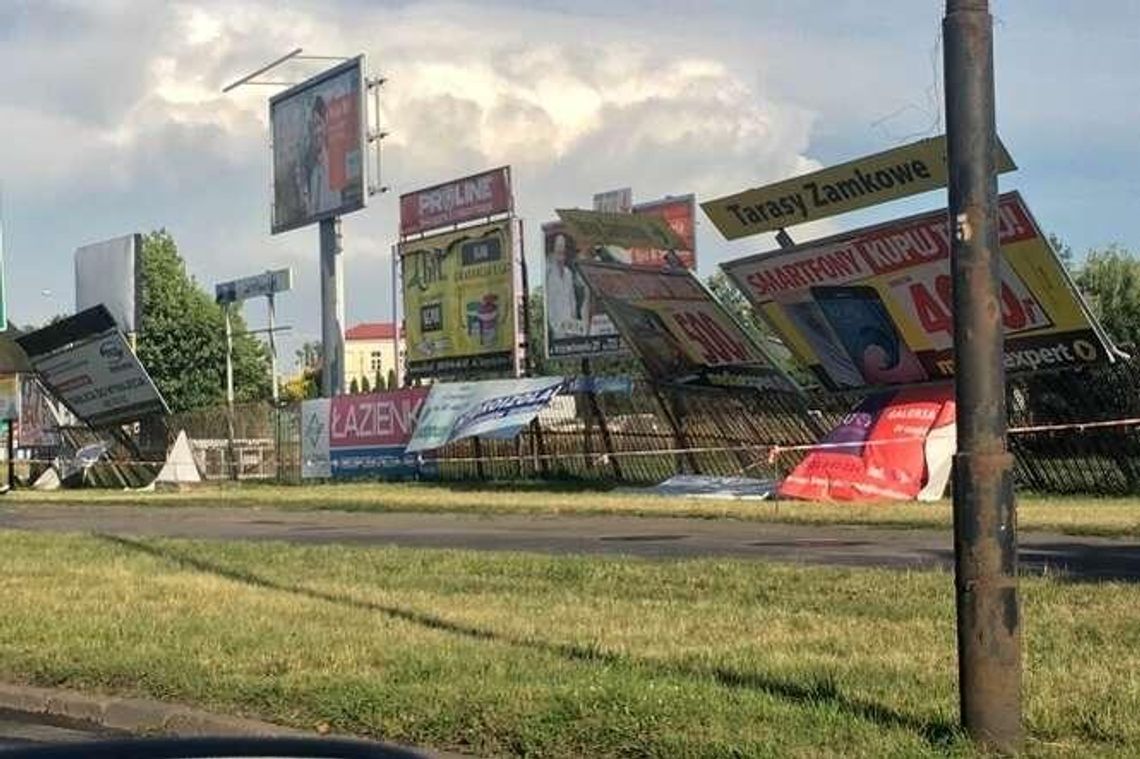Wichura w Lublinie, burze w regionie. Drzewo spadło na autobus. Zamknięta strefa kibica Wichura w Lublinie, burze w regionie. Drzewo spadło na autobus. Zamknięta strefa kibica