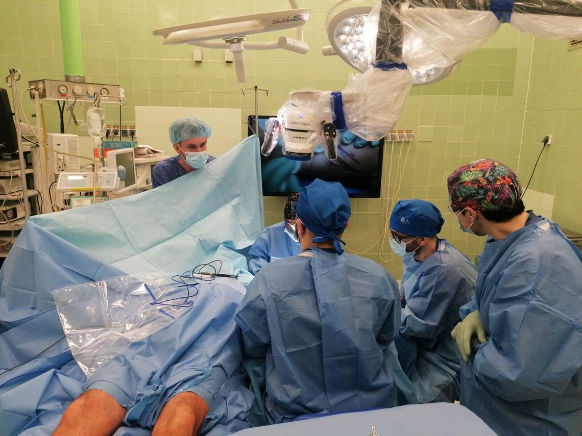 Wideomikroskop w akcji. Pomógł przy skomplikowanej operacji 