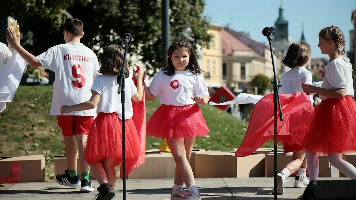 Widowisko "Jesteśmy Polską" na Placu Litewskim Widowisko "Jesteśmy Polską" na Placu Litewskim