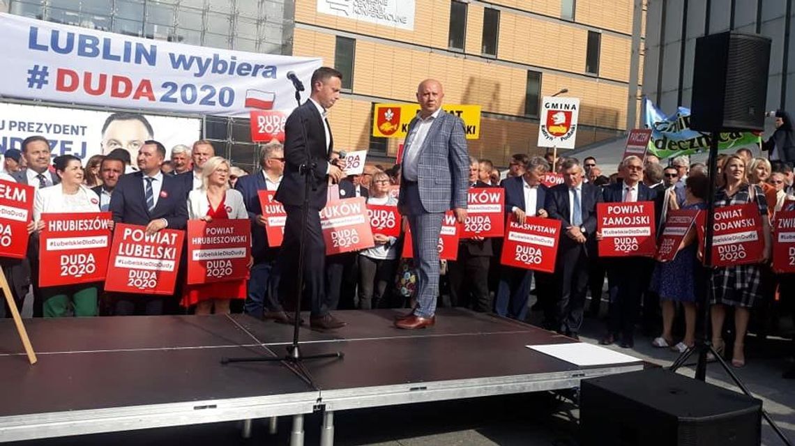Wiec poparcia dla Andrzeja Dudy na placu Teatralnym w Lublinie