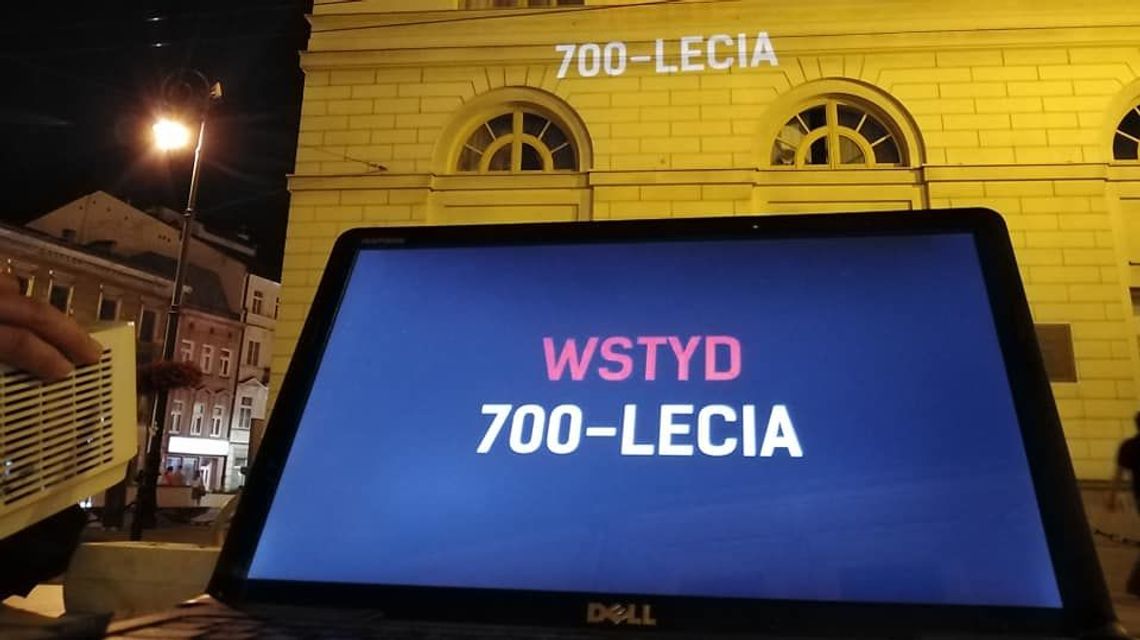 Wieczorny protest przeciw zabudowie górek czechowskich. Wezwano policję