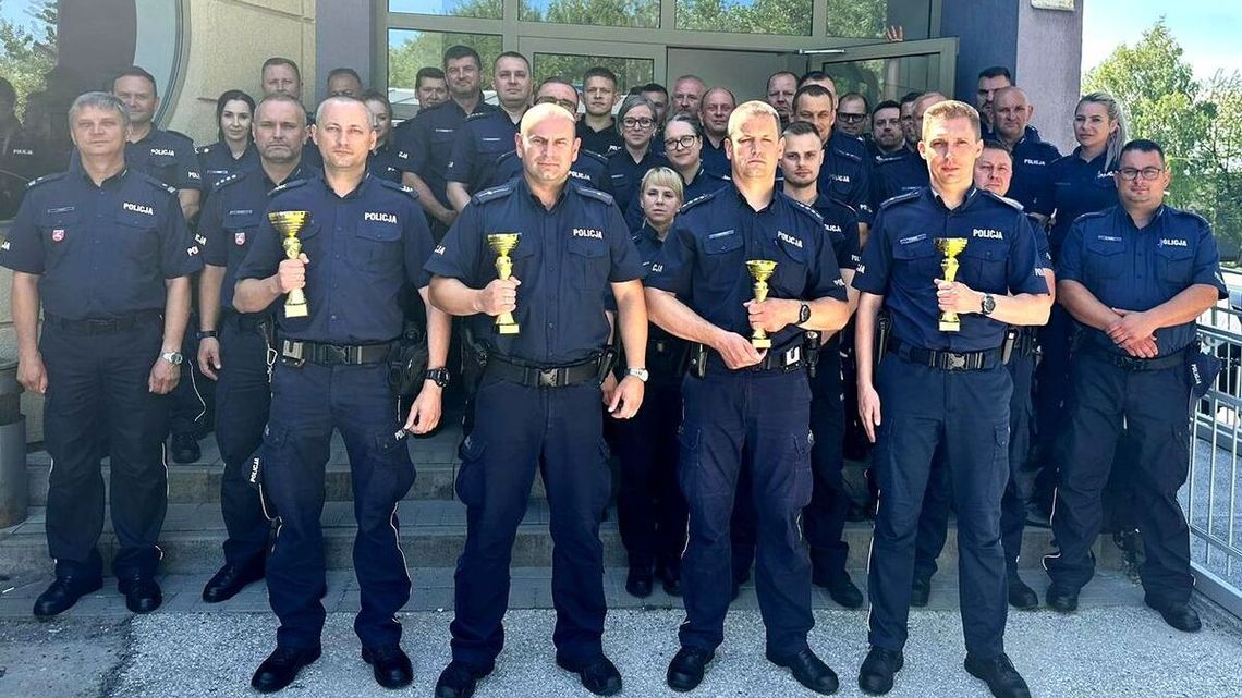 Wiedza i strzeleckie umiejętności. Wybrali "Dzielnicowego Roku" Wiedza i strzeleckie umiejętności. Wybrali "Dzielnicowego Roku"