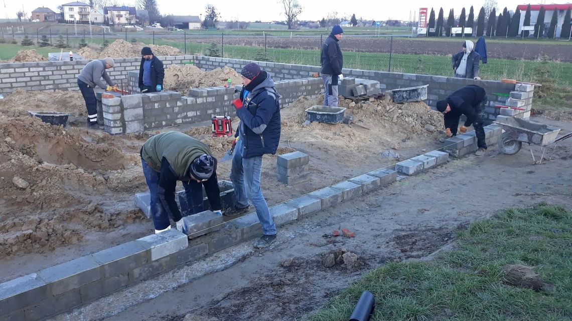 Wiejskie gospodynie spełniają marzenia. Ruszyła budowa świetlicy Wiejskie gospodynie spełniają marzenia. Ruszyła budowa świetlicy