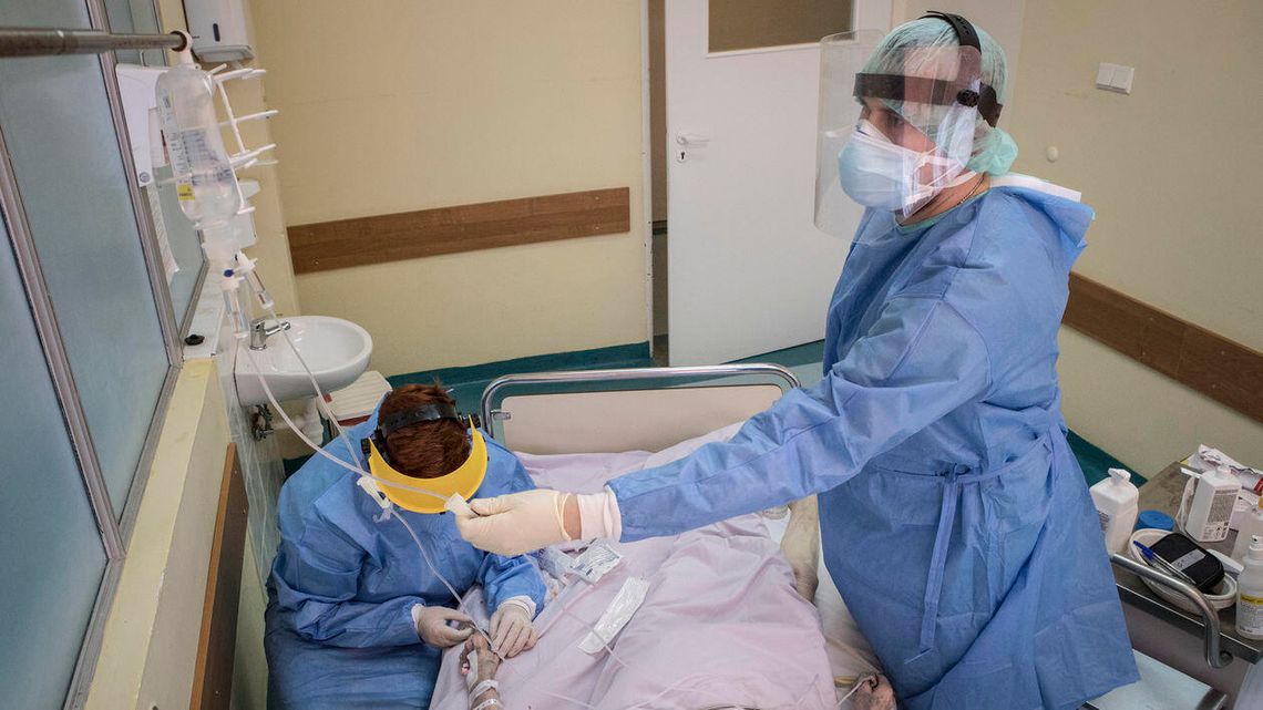 Większość ludzi może wytwarzać przewciwciała przeciwko SARS-CoV-2