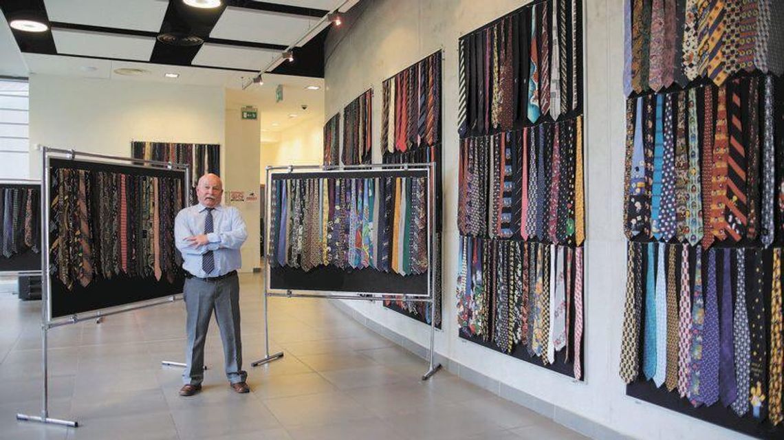Wielka kolekcja 836 krawatów. Żadnego z nich nie nosi, ale można je oglądać Wielka kolekcja 836 krawatów. Żadnego z nich nie nosi, ale można je oglądać