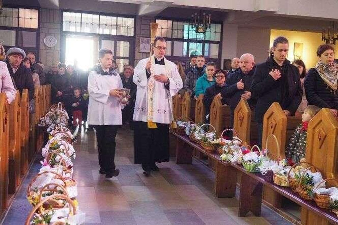 Wielka Sobota: Lublinianie święcą pokarmy w kościele