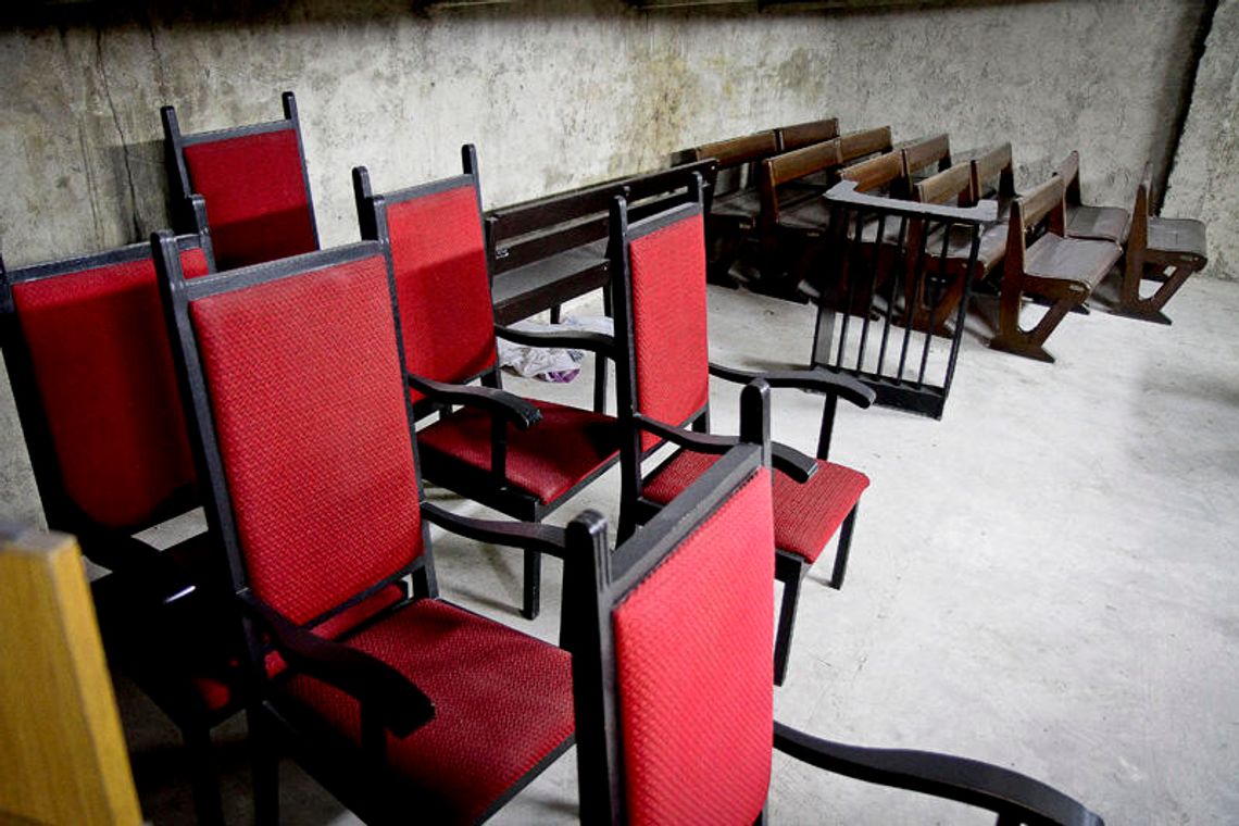 Wielka wyprzedaż wyposażenia sądu. Meble i sprzęt za grosze (zdjęcia)