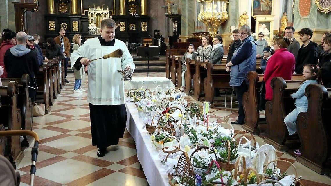Wielkanoc 2024. Święcenie pokarmów w Archikatedrze Lubelskiej 