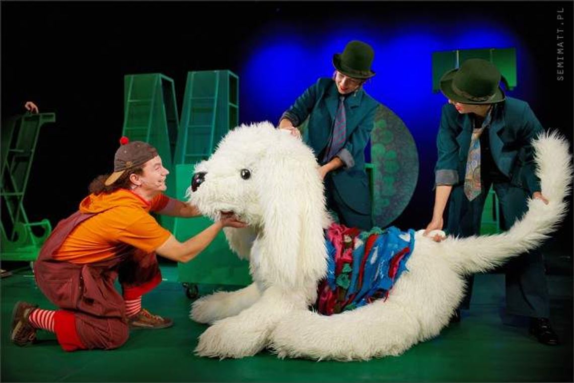 Wielki biały pies w Andersenie