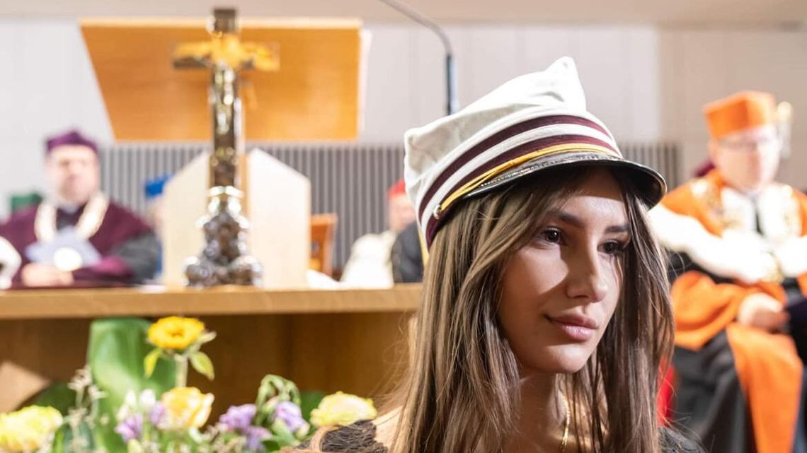 Wielki czek na 40 mln zł i medal dla wuja Czarnka na nowy rok akademicki KUL Wielki czek na 40 mln zł i medal dla wuja Czarnka na nowy rok akademicki KUL