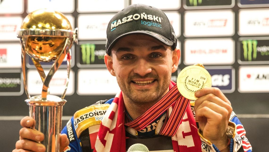Wielki gest żużlowego mistrza świata. Złoty medal Bartosza Zmarzlika zlicytowany, pieniądze trafią na pomoc Ninie Słupskiej