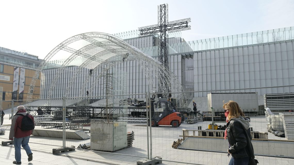 Wielki krzyż przed CSK w centrum Lublina. Będzie widowisko z gwiazdami w TVP