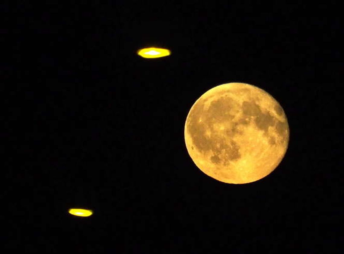 Wielki księżyc nad Lublinem